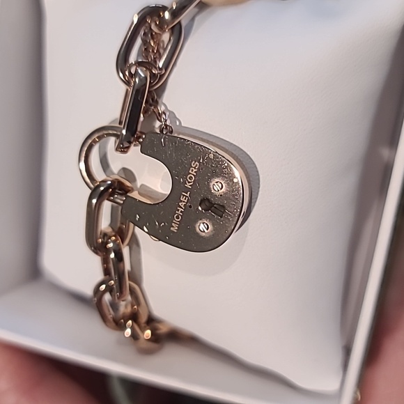 Michael Kors Gold heart lock link chain bracelet - Picture 10 of 11